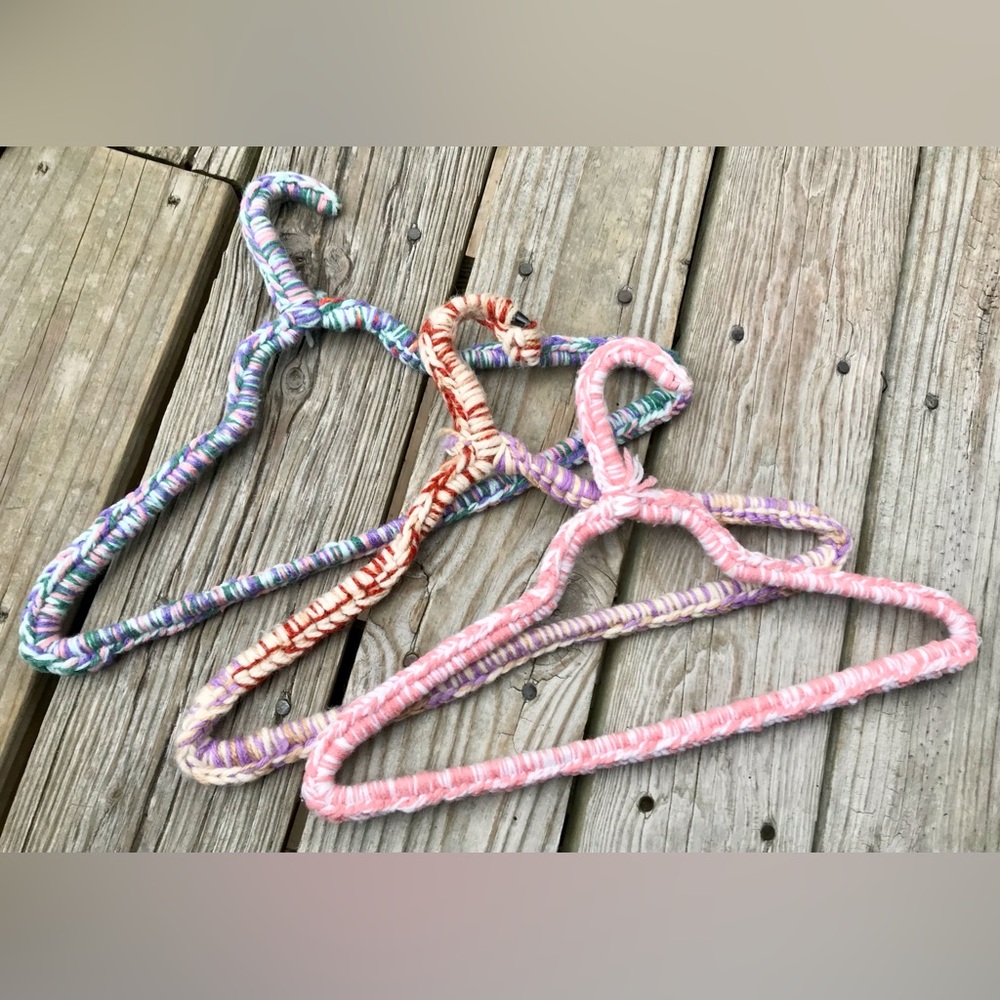 Vintage Crochet Colorful Coat Hangers Protect Clothes Slip Off Clothes Hanger - Picture 3 of 9